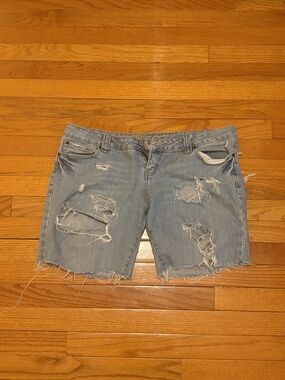 DISTRESSED SHORTS